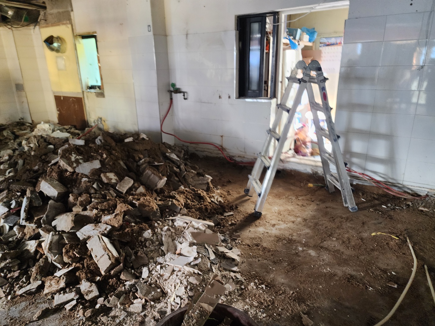 매장·사무실 철거 현장